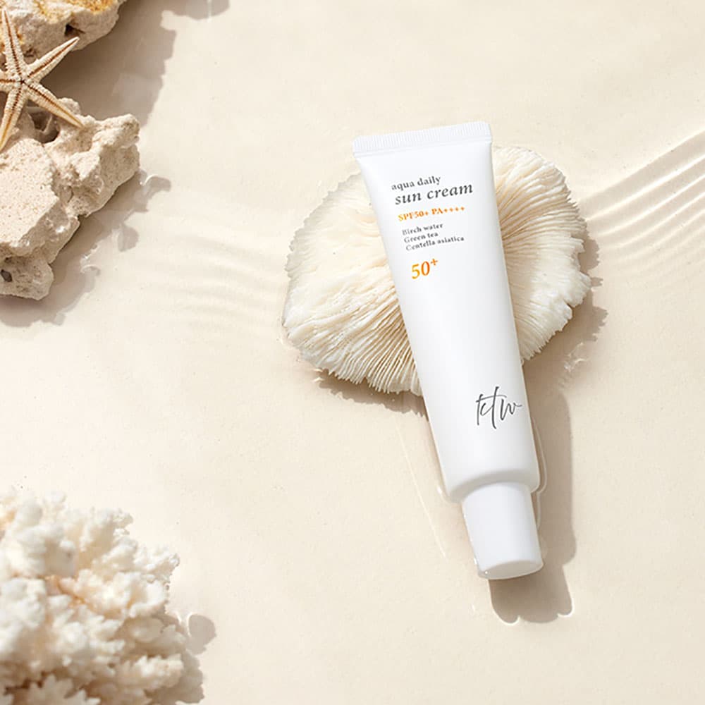 [유통기한임박할인]케이티더블유 아쿠아 데일리 저자극 피부 진정 선크림 35ml SPF50+ PA++++/24년11월09일까지